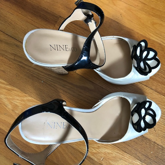 Nine West Black and White with Flower Size 8 US - Picture 4 of 5